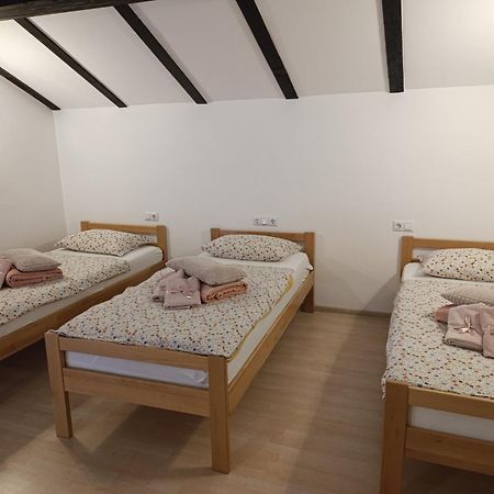 Naid Apartmani Kulen Vakuf Buitenkant foto