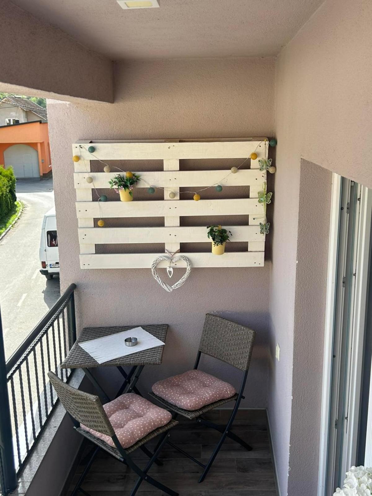 Naid Apartmani Kulen Vakuf Buitenkant foto