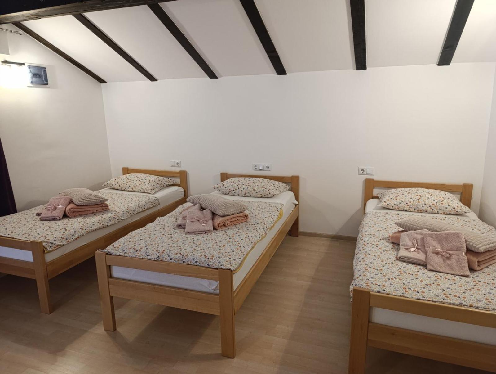 Naid Apartmani Kulen Vakuf Buitenkant foto