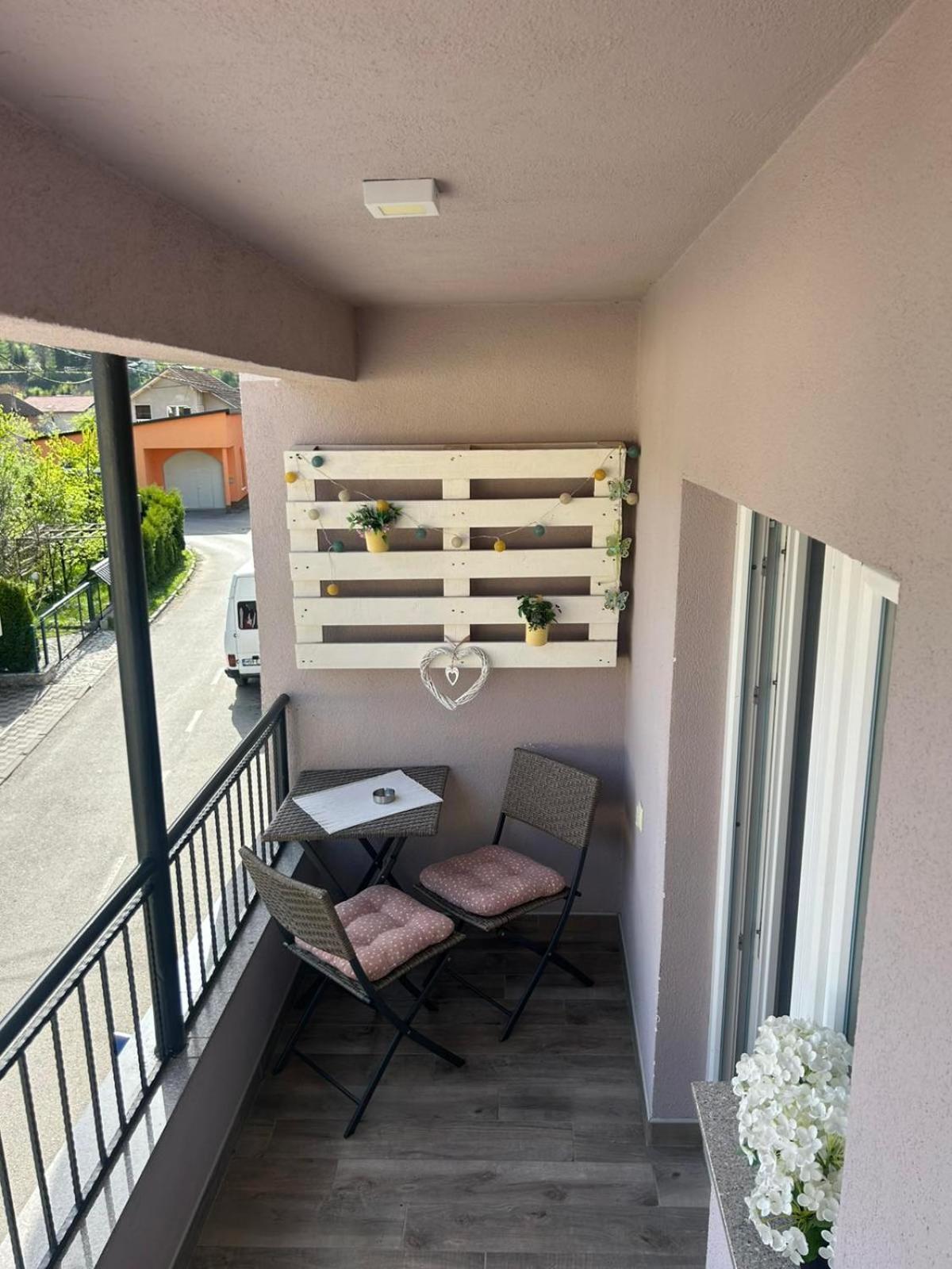 Naid Apartmani Kulen Vakuf Buitenkant foto