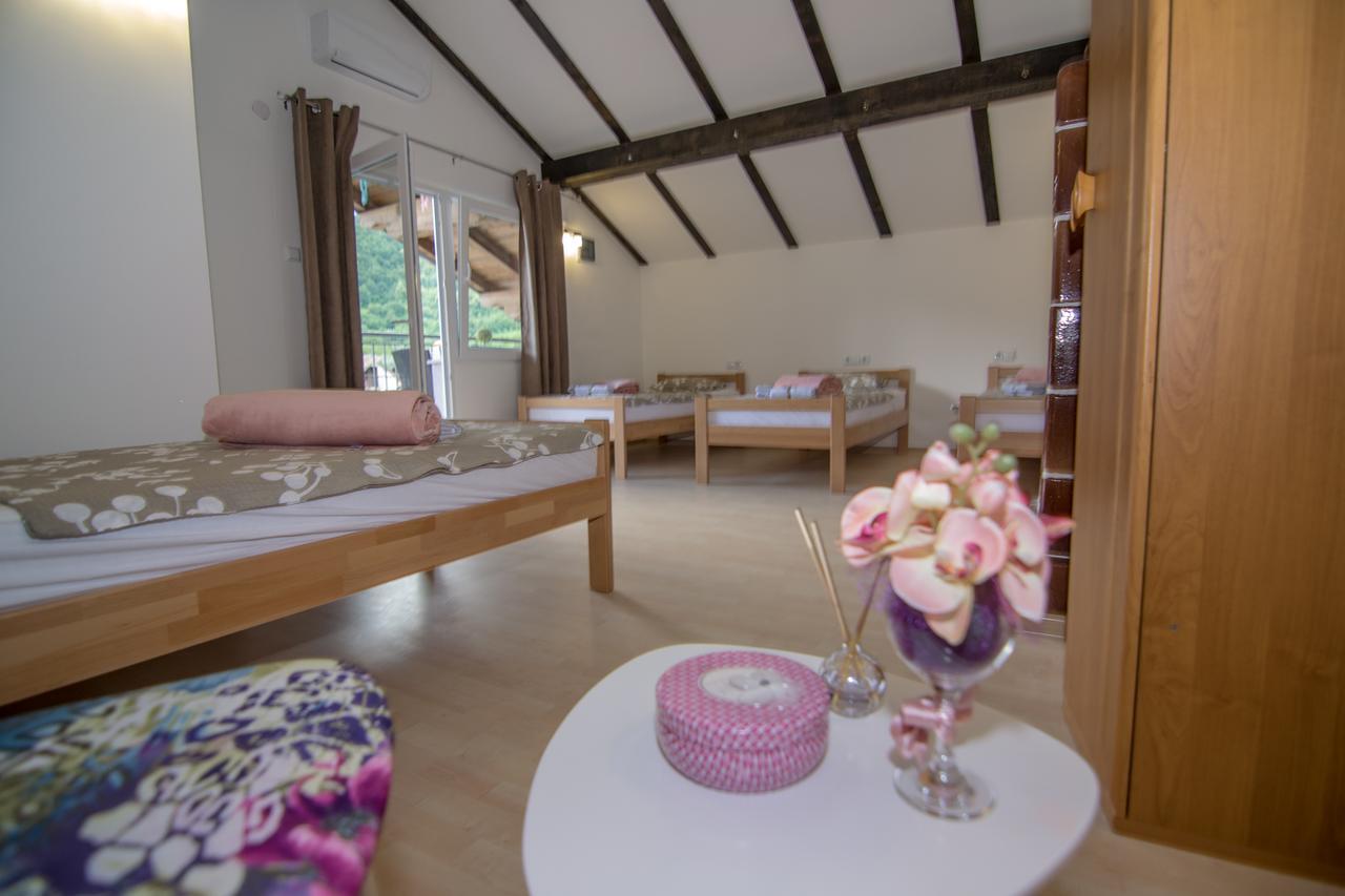 Naid Apartmani Kulen Vakuf Buitenkant foto
