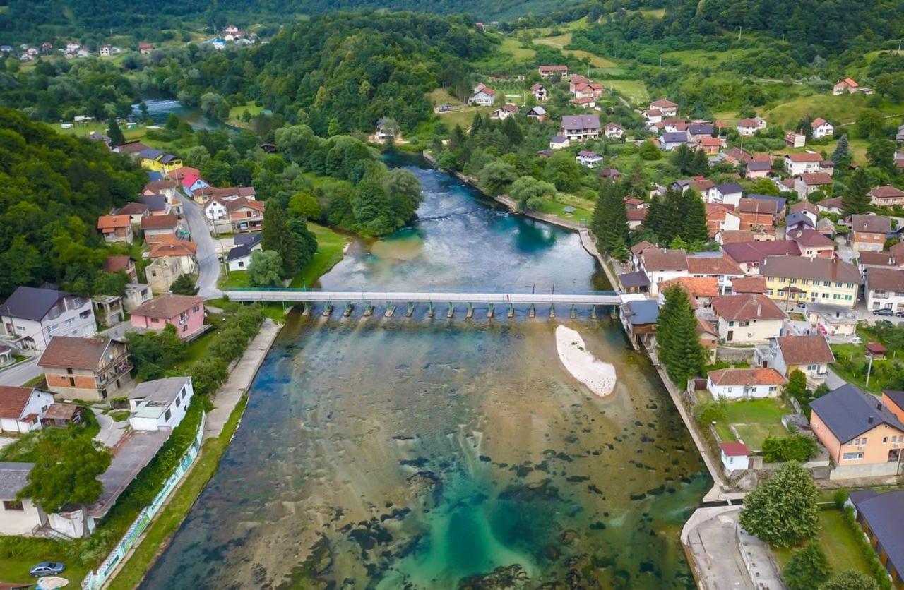 Naid Apartmani Kulen Vakuf Buitenkant foto