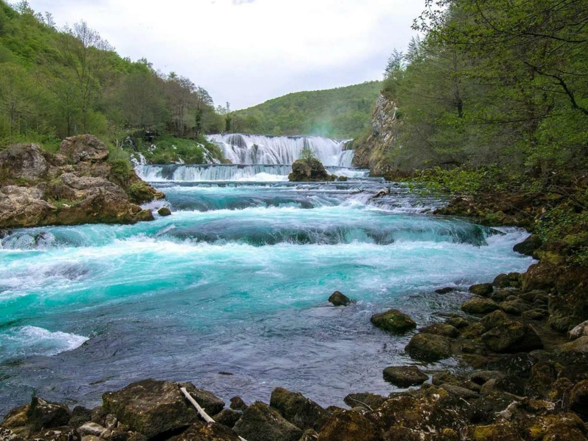 Naid Apartmani Kulen Vakuf Buitenkant foto
