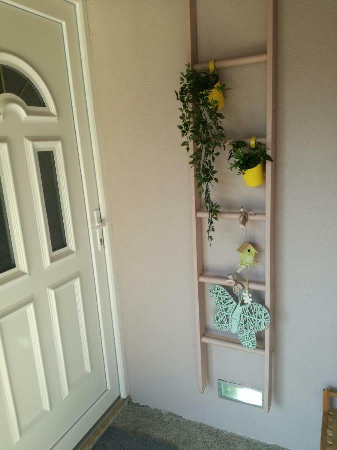 Naid Apartmani Kulen Vakuf Buitenkant foto